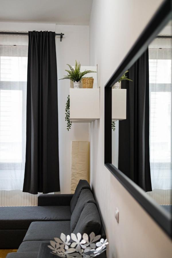 Cosy 1 Bedroom Apartment In Gozsdu Court Budapest Bagian luar foto
