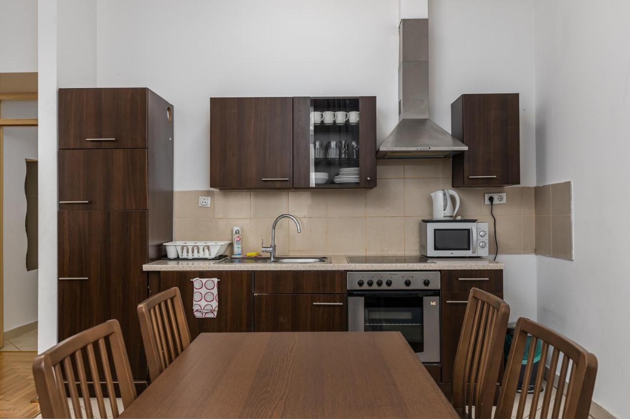 Cosy 1 Bedroom Apartment In Gozsdu Court Budapest Bagian luar foto