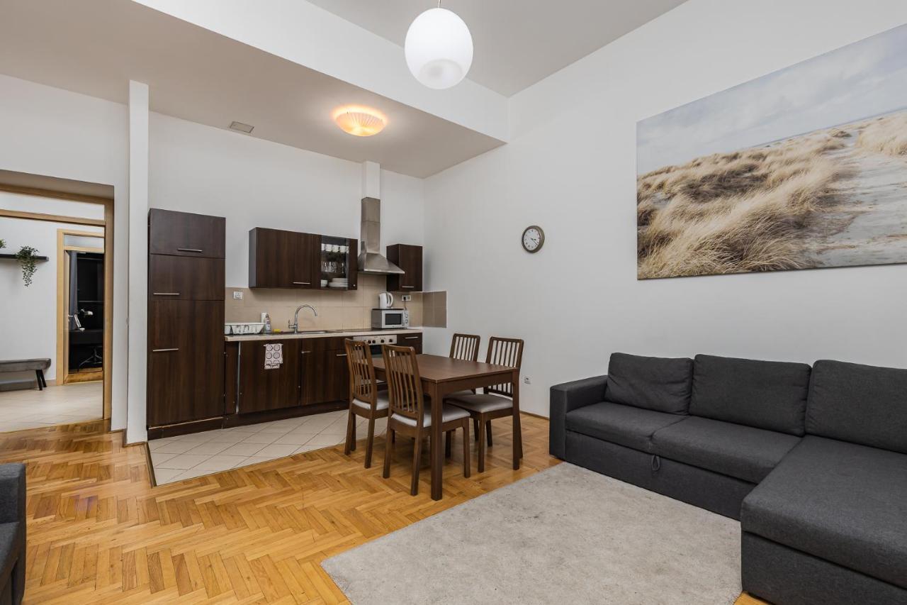 Cosy 1 Bedroom Apartment In Gozsdu Court Budapest Bagian luar foto