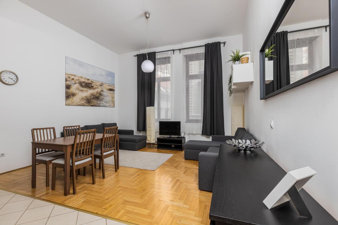 Cosy 1 Bedroom Apartment In Gozsdu Court Budapest Bagian luar foto