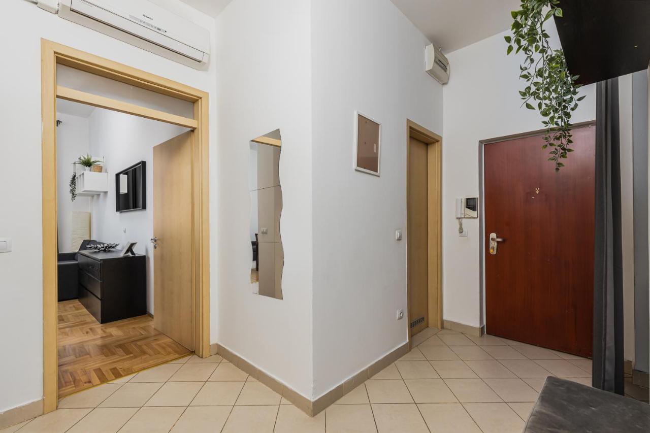 Cosy 1 Bedroom Apartment In Gozsdu Court Budapest Bagian luar foto